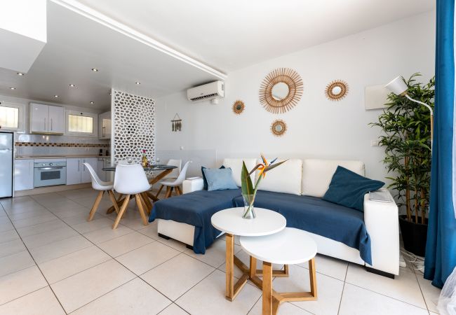 Casa en Mijas Costa - Casa de playa - Frente a la playa - Vistas al mar - 2 dormitorios - Dona Lola BEACH Resort - entre Marbella y La Cala de Mijas - Macarena - CS100 Casa en Mijas Costa - Casa de playa - Frente a la playa - Vistas al mar - 2 dormitorios - Dona Lola BEACH Resort - entre Marbella y La Cala de Mijas - Macarena - CS100