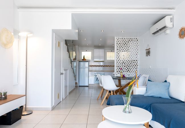 Casa en Mijas Costa - Casa de playa - Frente a la playa - Vistas al mar - 2 dormitorios - Dona Lola BEACH Resort - entre Marbella y La Cala de Mijas - Macarena - CS100 Casa en Mijas Costa - Casa de playa - Frente a la playa - Vistas al mar - 2 dormitorios - Dona Lola BEACH Resort - entre Marbella y La Cala de Mijas - Macarena - CS100