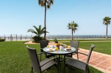 Casa en Mijas Costa - Encantadora Casa de Playa en Primera Línea en Calahonda – Mijas Costa CS120