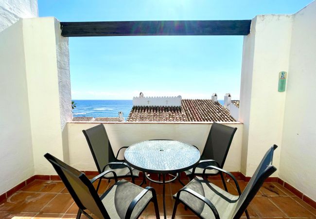 Terraza. Vistas al Mar. Doña Lola. La Cala de Mijas. Calahonda.  Costa del Sol