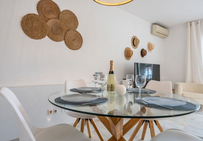 Apartamento en Mijas Costa - Duplex en la playa - Vista al mar - 2 dormitorios - Dona Lola BEACH Resort - entre Marbella y La Cala de Mijas - Micaela - CS148 Apartamento en Mijas Costa - Duplex en la playa - Vista al mar - 2 dormitorios - Dona Lola BEACH Resort - entre Marbella y La Cala de Mijas - Micaela - CS148