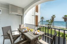 Apartamento en Mijas Costa - Muy bonito duplex en primera línea de playa, 2 dormitorios y 1 baño - Doña Lola, entre Fuengirola y Marbella CS148 
