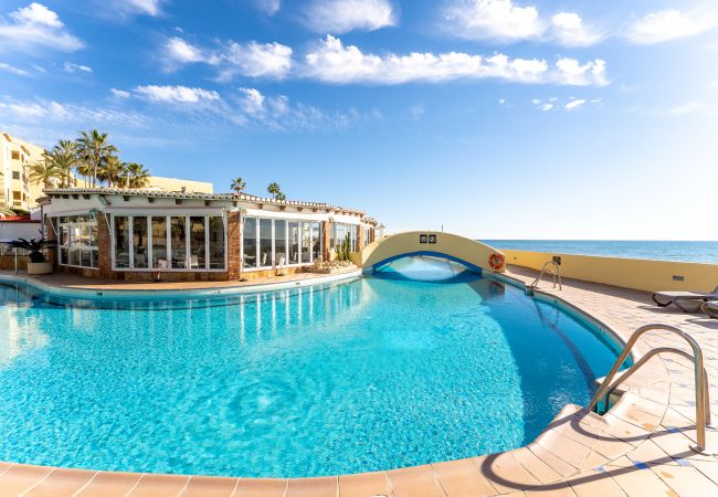 Casa en Mijas Costa - En la playa - Adosado con vista al mar - 2 dormitorios - Dona Lola BEACH Resort - entre Marbella y La Cala de Mijas - Sandra - CS111 Casa en Mijas Costa - En la playa - Adosado con vista al mar - 2 dormitorios - Dona Lola BEACH Resort - entre Marbella y La Cala de Mijas - Sandra - CS111