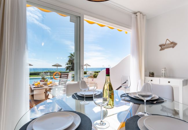 Apartamento en Mijas Costa - Encantadora propiedad frente a la playa de 2 dormitorios y 2 baños en Urb. Rocas del Mar, Riviera del Sol, entre Fuengirola y Marbella CS200 Apartamento en Mijas Costa - Encantadora propiedad frente a la playa de 2 dormitorios y 2 baños en Urb. Rocas del Mar, Riviera del Sol, entre Fuengirola y Marbella CS200