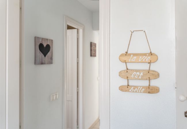 Apartamento en Mijas Costa - Dúplex en primera línea de playa - Vistas a la playa - 2 dormitorios - Dona Lola BEACH Resort - entre Marbella y La Cala de Mijas - Micaela - CS199 Apartamento en Mijas Costa - Dúplex en primera línea de playa - Vistas a la playa - 2 dormitorios - Dona Lola BEACH Resort - entre Marbella y La Cala de Mijas - Micaela - CS199