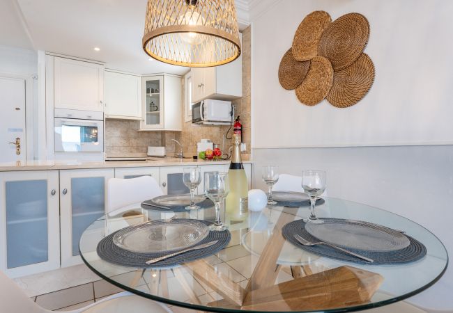 Apartamento en Mijas Costa - Dúplex en primera línea de playa - Vistas a la playa - 2 dormitorios - Dona Lola BEACH Resort - entre Marbella y La Cala de Mijas - Micaela - CS199 Apartamento en Mijas Costa - Dúplex en primera línea de playa - Vistas a la playa - 2 dormitorios - Dona Lola BEACH Resort - entre Marbella y La Cala de Mijas - Micaela - CS199