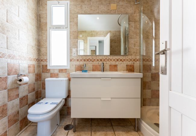 Apartamento en Mijas Costa - Dúplex en primera línea de playa - Vistas a la playa - 2 dormitorios - Dona Lola BEACH Resort - entre Marbella y La Cala de Mijas - Micaela - CS199 Apartamento en Mijas Costa - Dúplex en primera línea de playa - Vistas a la playa - 2 dormitorios - Dona Lola BEACH Resort - entre Marbella y La Cala de Mijas - Micaela - CS199