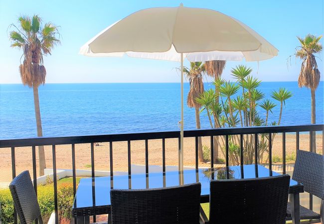 Apartamento en Mijas Costa - Dúplex en primera línea de playa - Vistas a la playa - 2 dormitorios - Dona Lola BEACH Resort - entre Marbella y La Cala de Mijas - Micaela - CS199