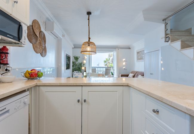 Apartamento en Mijas Costa - Dúplex en primera línea de playa - Vistas a la playa - 2 dormitorios - Dona Lola BEACH Resort - entre Marbella y La Cala de Mijas - Micaela - CS199 Apartamento en Mijas Costa - Dúplex en primera línea de playa - Vistas a la playa - 2 dormitorios - Dona Lola BEACH Resort - entre Marbella y La Cala de Mijas - Micaela - CS199