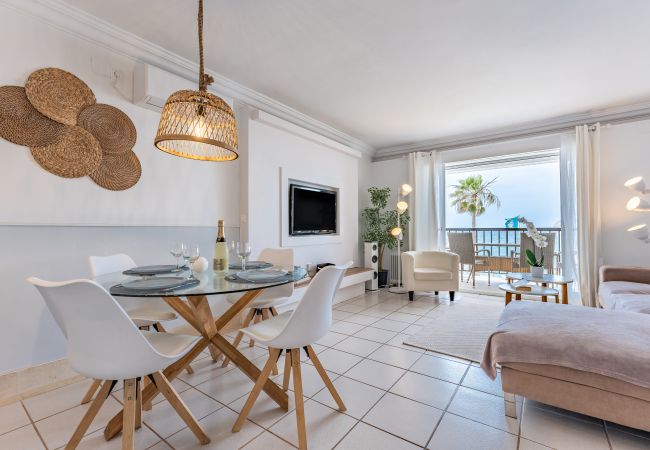 Apartamento en Mijas Costa - Dúplex en primera línea de playa - Vistas a la playa - 2 dormitorios - Dona Lola BEACH Resort - entre Marbella y La Cala de Mijas - Micaela - CS199 Apartamento en Mijas Costa - Dúplex en primera línea de playa - Vistas a la playa - 2 dormitorios - Dona Lola BEACH Resort - entre Marbella y La Cala de Mijas - Micaela - CS199