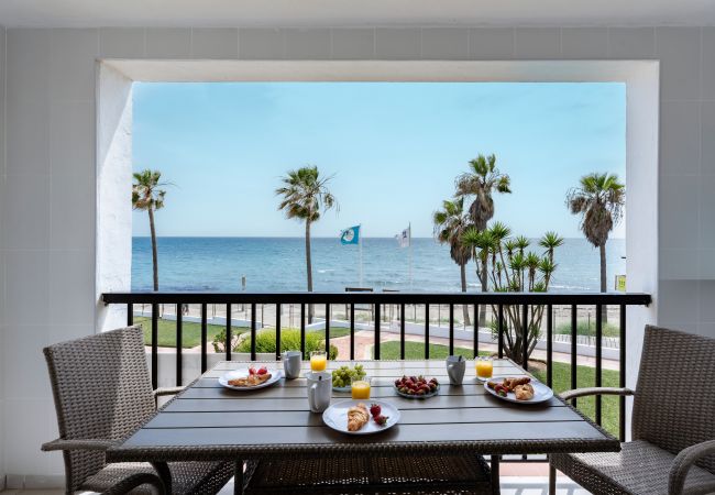 Apartamento en Mijas Costa - Dúplex en primera línea de playa - Vistas a la playa - 2 dormitorios - Dona Lola BEACH Resort - entre Marbella y La Cala de Mijas - Micaela - CS199 Apartamento en Mijas Costa - Dúplex en primera línea de playa - Vistas a la playa - 2 dormitorios - Dona Lola BEACH Resort - entre Marbella y La Cala de Mijas - Micaela - CS199