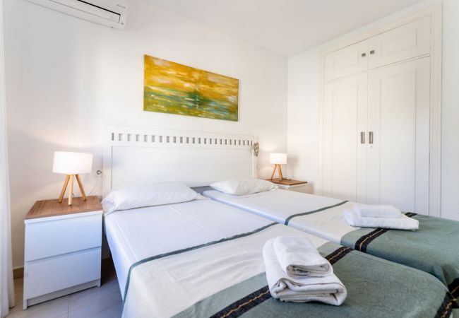 Apartamento en Mijas Costa - Frente al mar- Apartamento Vista Mar - 3 dormitorios - Planta Alta - Dona Lola BEACH Resort - entre Marbella y La Cala de Mijas - Patricia - CS188 Apartamento en Mijas Costa - Frente al mar- Apartamento Vista Mar - 3 dormitorios - Planta Alta - Dona Lola BEACH Resort - entre Marbella y La Cala de Mijas - Patricia - CS188
