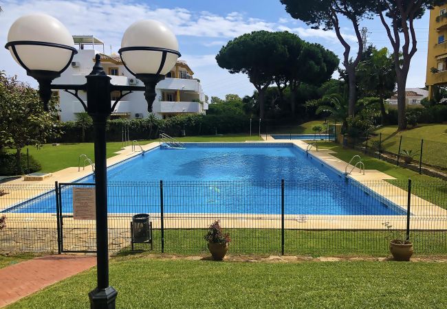 Apartamento en Mijas Costa - CS223 Amplio apartamento de 3 dormitorios, cerca de todos los servicios en Urb. Rincon del Mar - Calahonda, entre Fuengirola y Marbella