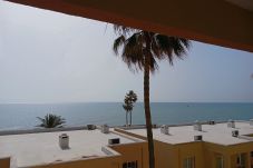 Terraza. Vistas al mar. primera linea de playa. Doña Lola. Calahonda. La Cala de Mijas. Costa del Sol