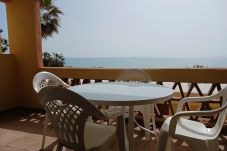 Terraza. Vistas al mar. Primera linea de playa. Doña Lola. Calahonda. La Cala de Mijas. Costa del Sol