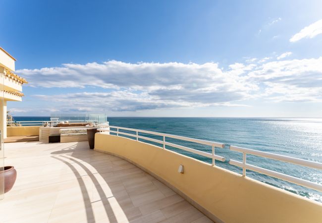 Terraza. Jacuzzi. Vistas al mar. Benalmádena. Malaga. Costa del Sol Terraza. Jacuzzi. Vistas al mar. Playa. Benalmádena. Malaga. Costa del Sol