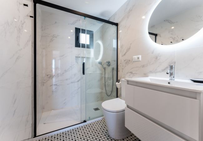 Apartamento en Mijas Costa - CS261 Doña Lola Renata - Impresionante apartamento de 2 dormitorios en primera línea de playa, Calahonda, Mijas Costa Apartamento en Mijas Costa - CS261 Doña Lola Renata - Impresionante apartamento de 2 dormitorios en primera línea de playa, Calahonda, Mijas Costa