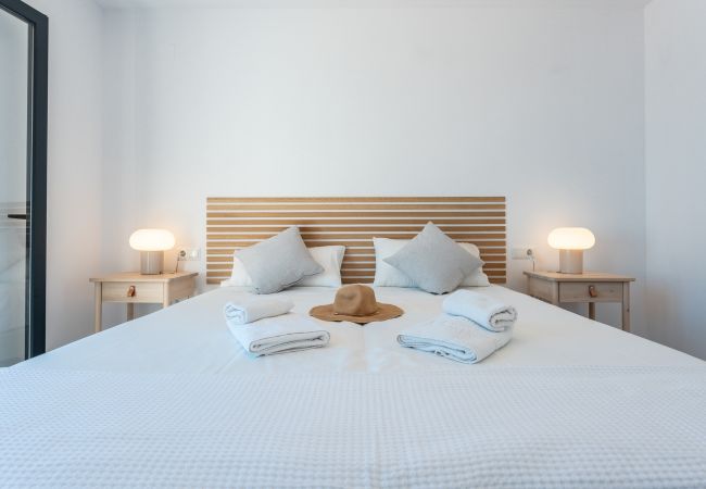 Apartamento en Mijas Costa - CS261 Doña Lola Renata - Impresionante apartamento de 2 dormitorios en primera línea de playa, Calahonda, Mijas Costa Apartamento en Mijas Costa - CS261 Doña Lola Renata - Impresionante apartamento de 2 dormitorios en primera línea de playa, Calahonda, Mijas Costa