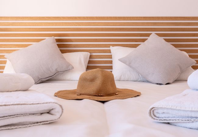 Apartamento en Mijas Costa - CS261 Doña Lola Renata - Impresionante apartamento de 2 dormitorios en primera línea de playa, Calahonda, Mijas Costa Apartamento en Mijas Costa - CS261 Doña Lola Renata - Impresionante apartamento de 2 dormitorios en primera línea de playa, Calahonda, Mijas Costa