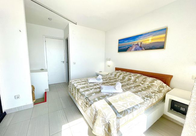 Chambre. Lit double. Doña Lola Chambre. Lit double. Doña Lola. Mijas Costa. Costa del Sol