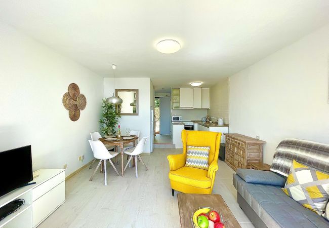 Appartement à Mijas Costa - CS166 Duplex d'une chambre en bord de mer, à quelques pas de la plage de Calahonda, entre Fuengirola et Marbella, dans l'urbanisation de Dona Lola  Appartement à Mijas Costa - CS166 Duplex d'une chambre en bord de mer, à quelques pas de la plage de Calahonda, entre Fuengirola et Marbella, dans l'urbanisation de Dona Lola