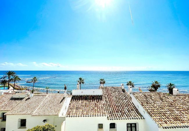 Appartement à Mijas Costa - CS166 Duplex d'une chambre en bord de mer, à quelques pas de la plage de Calahonda, entre Fuengirola et Marbella, dans l'urbanisation de Dona Lola  Appartement à Mijas Costa - CS166 Duplex d'une chambre en bord de mer, à quelques pas de la plage de Calahonda, entre Fuengirola et Marbella, dans l'urbanisation de Dona Lola