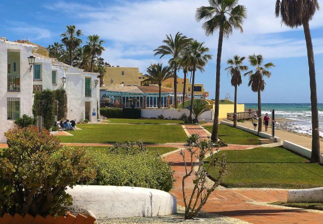 Appartement à Mijas Costa - CS166 Duplex d'une chambre en bord de mer, à quelques pas de la plage de Calahonda, entre Fuengirola et Marbella, dans l'urbanisation de Dona Lola  Appartement à Mijas Costa - CS166 Duplex d'une chambre en bord de mer, à quelques pas de la plage de Calahonda, entre Fuengirola et Marbella, dans l'urbanisation de Dona Lola