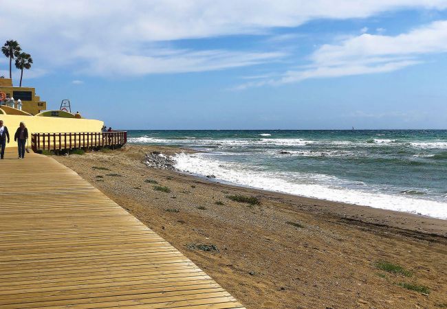 Appartement à Mijas Costa - CS166 Duplex d'une chambre en bord de mer, à quelques pas de la plage de Calahonda, entre Fuengirola et Marbella, dans l'urbanisation de Dona Lola  Appartement à Mijas Costa - CS166 Duplex d'une chambre en bord de mer, à quelques pas de la plage de Calahonda, entre Fuengirola et Marbella, dans l'urbanisation de Dona Lola