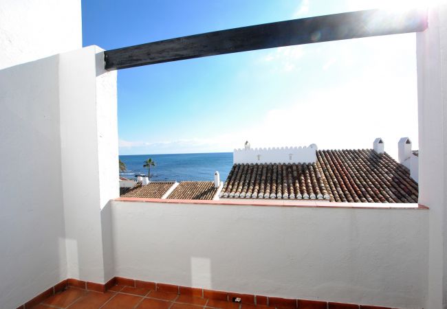 Appartement à Mijas Costa - CS166 Duplex d'une chambre en bord de mer, à quelques pas de la plage de Calahonda, entre Fuengirola et Marbella, dans l'urbanisation de Dona Lola  Appartement à Mijas Costa - CS166 Duplex d'une chambre en bord de mer, à quelques pas de la plage de Calahonda, entre Fuengirola et Marbella, dans l'urbanisation de Dona Lola