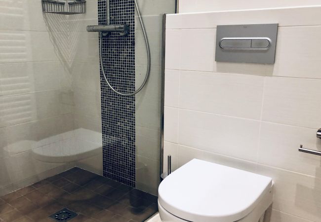 Salle de bain. Douche. Riviera del Sol Salle de bain. Douche. La Cala de Mijas. Riviera del Sol. Costa del Sol