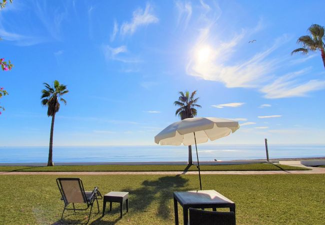  à Mijas Costa - Maison de PLAGE - Front de MER - Vue MER - Dona Lola BEACH Resort - entre MARBELLA et La Cala de MIJAS - 2 chambres - Ref. CS111