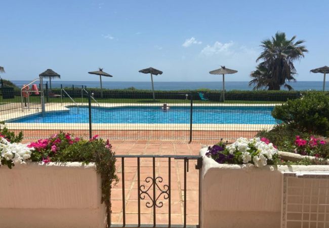 Piscine. Première ligne de plage. La Cala de Mijas. Riviera del Sol. Costa del Sol