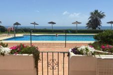 Piscine. Première ligne de plage. La Cala de Mijas. Riviera del Sol. Costa del Sol