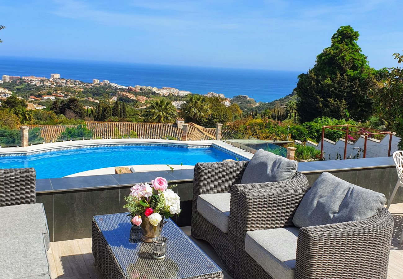 Terrasse. Villa privée. Piscine. Benalmadena pueblo Terrasse. Villa privée. Piscine. Benalmadena pueblo. Malaga. Costa del Sol