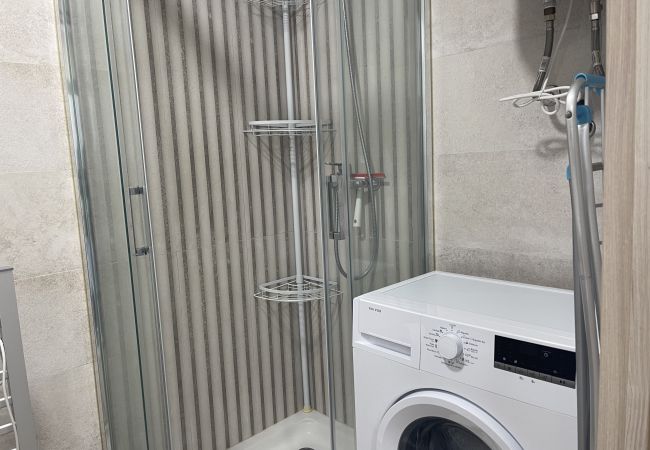 Salle de bain. Douche. Machine à laver. Doña Lola. Calahonda Salle de bain. Douche. Machine à laver. Doña Lola. Calahonda. Costa del Sol