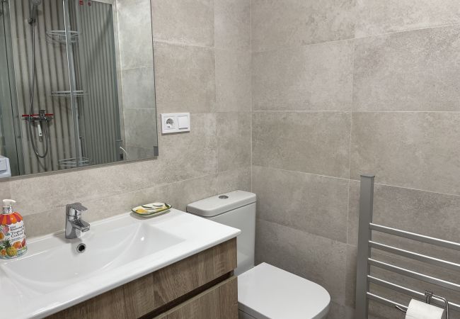 Salle de bain. Douche. Doña Lola. Calahonda Salle de bain. Douche. Moderne. Doña Lola. Calahonda. Costa del Sol