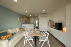 Salle de séjour - salle à manger - cuisine - canapé-lit - espace ouvert et ensoleillé - Costa del sol