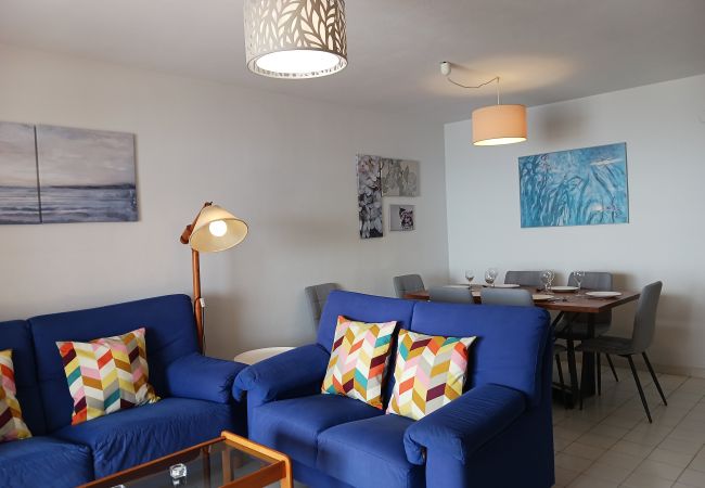 Salon/salle à mange. Terrasse. Vue mer. Doña Lola. Calahonda Salon/salle à mange. Terrasse. Vue mer. Doña Lola. Calahonda. La Cala de Mijas. Marbella. Costa del Sol