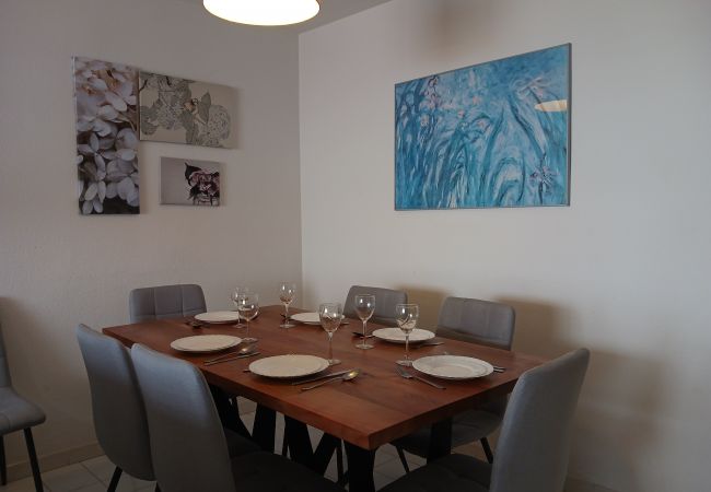 Salle à manger. Terrasse. Vue mer. Doña Lola. Calahonda Salle à manger. Terrasse. Vue mer. Doña Lola. Calahonda. La Cala de Mijas. Malaga. Costa del Sol