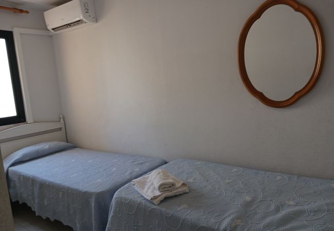 Chambre. Lits individuels. Doña Lola. Calahonda Chambre. Lits individuels. Doña Lola. Calahonda. La Cala de Mijas. Costa del Sol