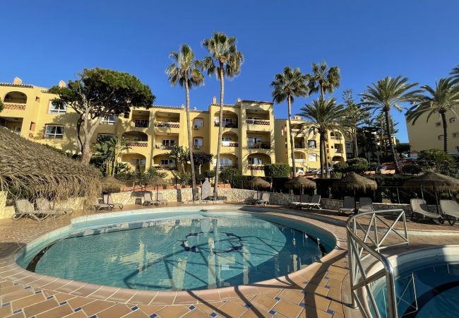 Piscine. Première ligne de plage. Doña Lola Calahonda Piscine. Première ligne de plage. Doña Lola Calahonda. La Cala de Mijas. Malaga. Costa del Sol
