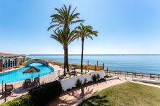 House in Mijas Costa - BEACH Front house - Full SEA View - Dona Lola BEACH Resort - Between MARBELLA and La cala de Mijas - 2 bedrooms + 2 bathrooms - CS100