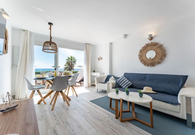 Apartment in Mijas Costa - BEACH Front property - SEA view - between MARBELLA and La Cala de Mijas - 2 bed. 2 bath. - Rocas del Mar - Riviera del Sol - Ref. CS200 Apartment in Mijas Costa - BEACH Front property - SEA view - between MARBELLA and La Cala de Mijas - 2 bed. 2 bath. - Rocas del Mar - Riviera del Sol - Ref. CS200