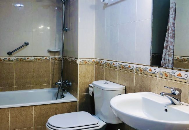 Bathroom. Bathtub. Doña Lola. Calahonda Bathroom. Bathtub. Doña Lola. Calahonda. Costa del Sol