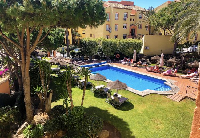 Heated pool. Doña Lola. Calahonda Heated pool. Doña Lola. Calahonda. Costa del Sol