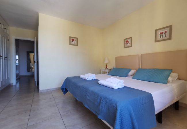 Bedroom- En-suite bathroom. Terrace. Doña Lola. Calahonda Bedroom- En-suite bathroom. Terrace. Doña Lola. Calahonda. Costa del Sol