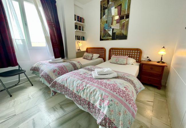 Apartment in Mijas Costa - CS223 Spacious 3-bedroom apartment, close to all amenities in Urb. Rincon del Mar - Calahonda, between Fuengirola and Marbella Apartment in Mijas Costa - CS223 Spacious 3-bedroom apartment, close to all amenities in Urb. Rincon del Mar - Calahonda, between Fuengirola and Marbella
