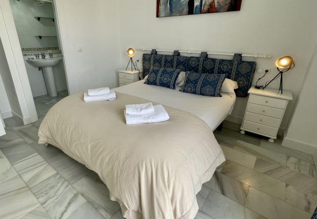 Apartment in Mijas Costa - CS223 Spacious 3-bedroom apartment, close to all amenities in Urb. Rincon del Mar - Calahonda, between Fuengirola and Marbella Apartment in Mijas Costa - CS223 Spacious 3-bedroom apartment, close to all amenities in Urb. Rincon del Mar - Calahonda, between Fuengirola and Marbella