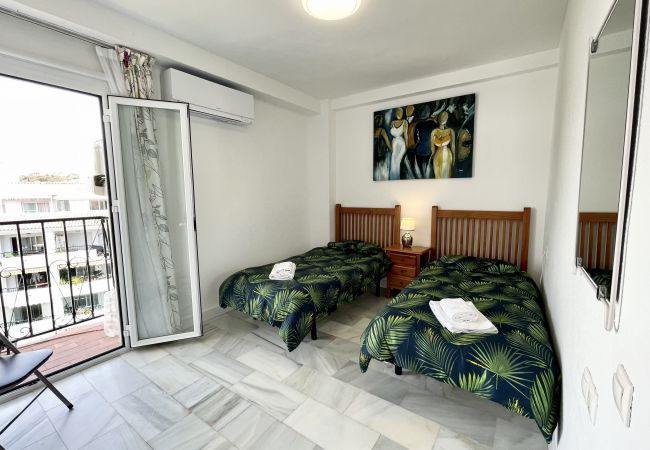 Apartment in Mijas Costa - CS223 Spacious 3-bedroom apartment, close to all amenities in Urb. Rincon del Mar - Calahonda, between Fuengirola and Marbella Apartment in Mijas Costa - CS223 Spacious 3-bedroom apartment, close to all amenities in Urb. Rincon del Mar - Calahonda, between Fuengirola and Marbella