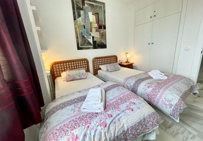Apartment in Mijas Costa - CS223 Spacious 3-bedroom apartment, close to all amenities in Urb. Rincon del Mar - Calahonda, between Fuengirola and Marbella Apartment in Mijas Costa - CS223 Spacious 3-bedroom apartment, close to all amenities in Urb. Rincon del Mar - Calahonda, between Fuengirola and Marbella